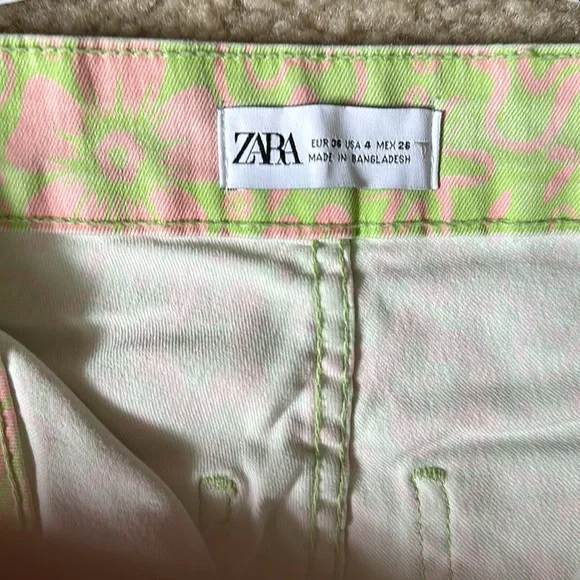 Zara High Rise Kick Flare Lime Green and Pink Floral Print Mod Jeans Size 4 - Picture 4 of 8